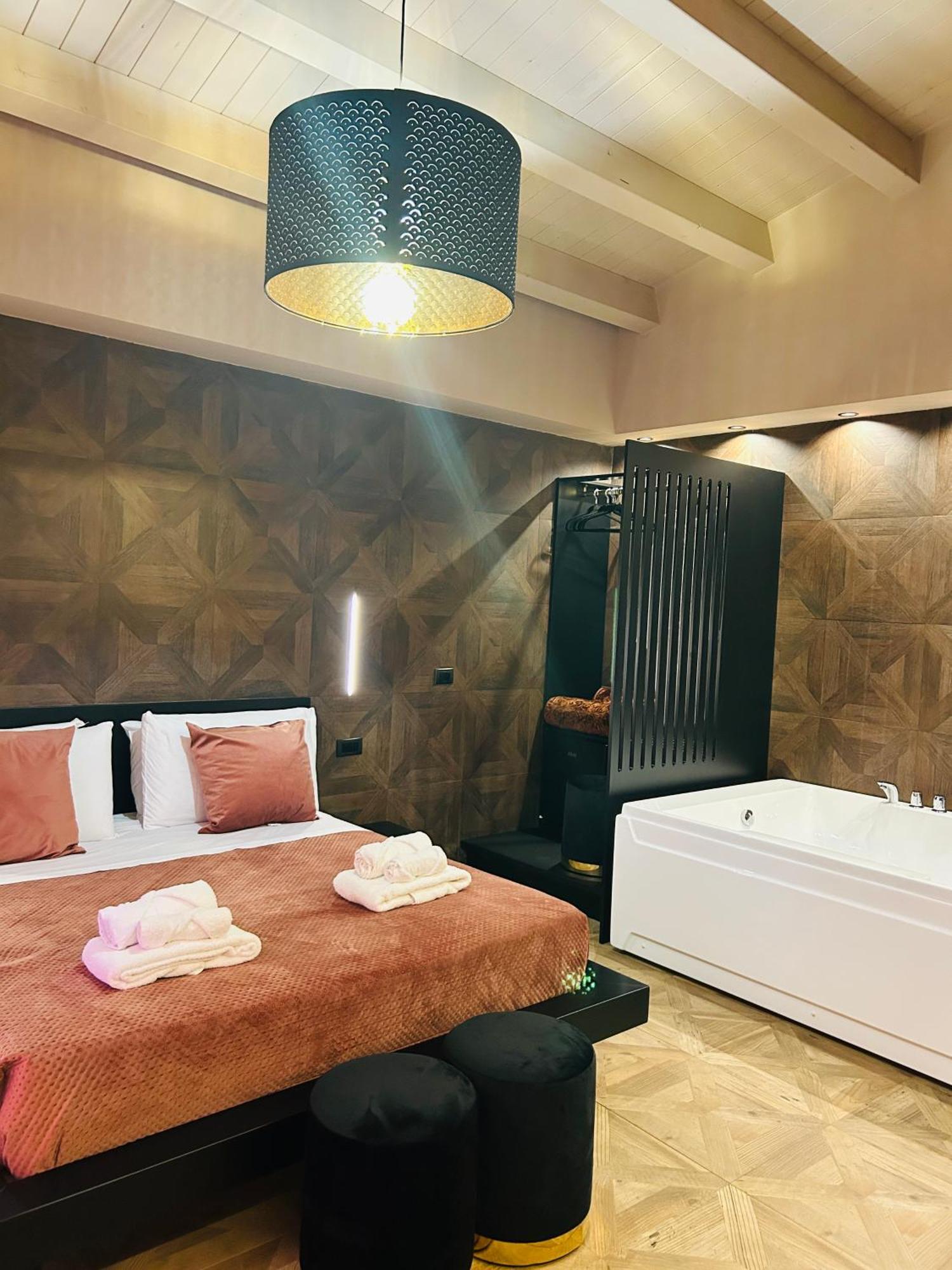 Spera Luxury & *